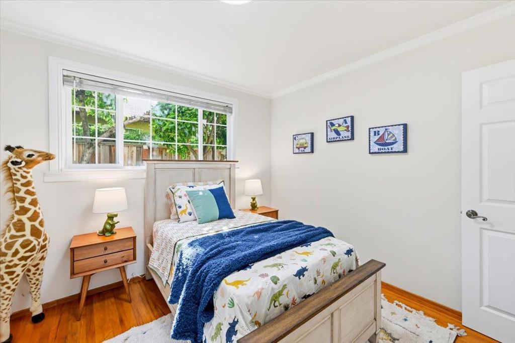 https://media.crmls.org/mediaz/2256c4e5-a537-4fec-a95d-f65bb07a7d94.jpg?preset=X-Large