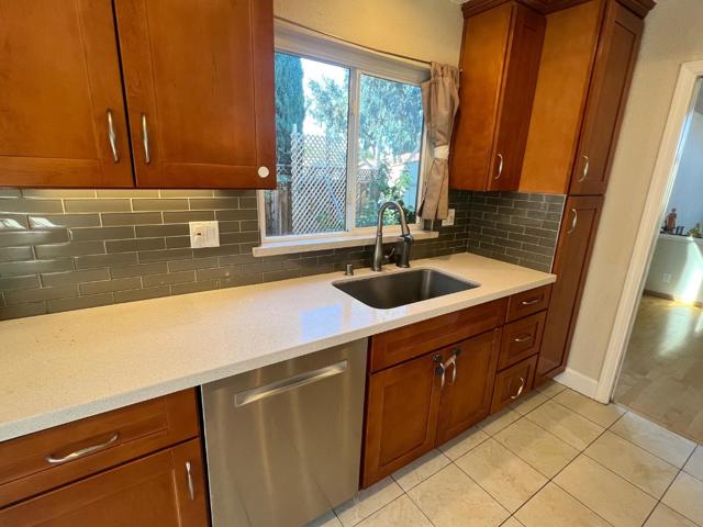 2975 Fahrner Court, San Jose CA: https://media.crmls.org/mediaz/2256cb9f-2a6b-4e23-b981-1f392a88e845.jpg