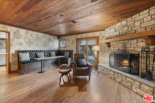 22651 Calvert Street, Woodland Hills CA: https://media.crmls.org/mediaz/2256e737-f8b4-4e32-994a-f619d122d5c0.jpg