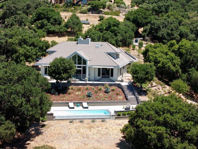 31499 Via Las Rosas, Carmel Valley CA: https://media.crmls.org/mediaz/22577326-43d2-4f6b-95d8-01d1e3f40366.jpg