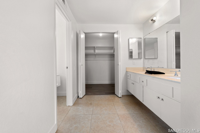 24231 Robledo, Mission Viejo CA: https://media.crmls.org/mediaz/2257c51a-f3ca-4322-9378-fdb8ee5eca12.jpg