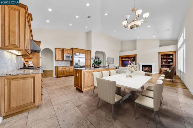 3322 Ashbourne Cir, San Ramon CA: https://media.crmls.org/mediaz/22580a28-f656-42d5-8f4e-03153140b9b9.jpg