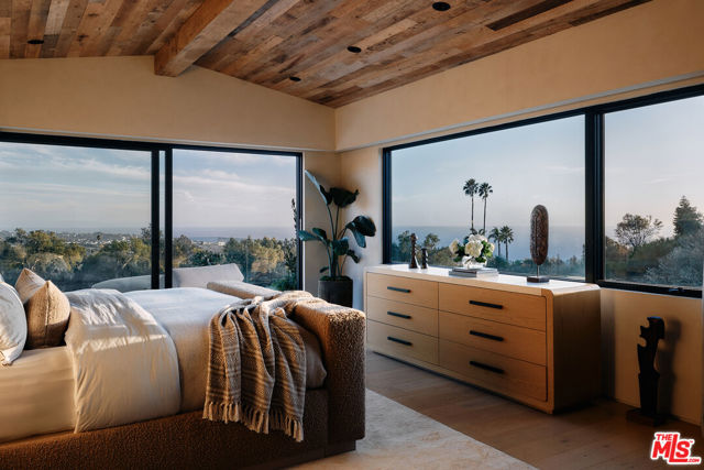 29685 Cuthbert Road, Malibu CA: https://media.crmls.org/mediaz/22582faa-be0c-4669-9b3a-1b3cc8de0e97.jpg
