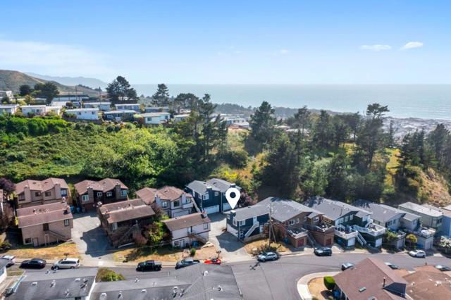 472 Lewis Lane, Pacifica CA: https://media.crmls.org/mediaz/2258a682-4010-49f0-ab58-9960131f1655.jpg