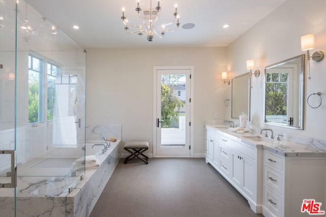 530 Arbramar Avenue, Pacific Palisades CA: https://media.crmls.org/mediaz/2258c20a-4983-49de-ae4d-120b80b3a9e0.jpg