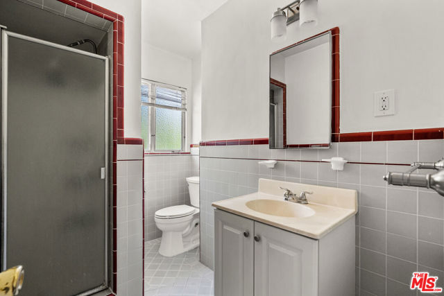 272 S Doheny Drive, Beverly Hills CA: https://media.crmls.org/mediaz/2258fb6f-5a72-46c5-9b2b-904ec8f0946e.jpg