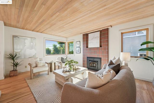 19 Highland Blvd, Kensington CA: https://media.crmls.org/mediaz/225943eb-fb4f-47b5-ab7e-e35e2e0655c8.jpg