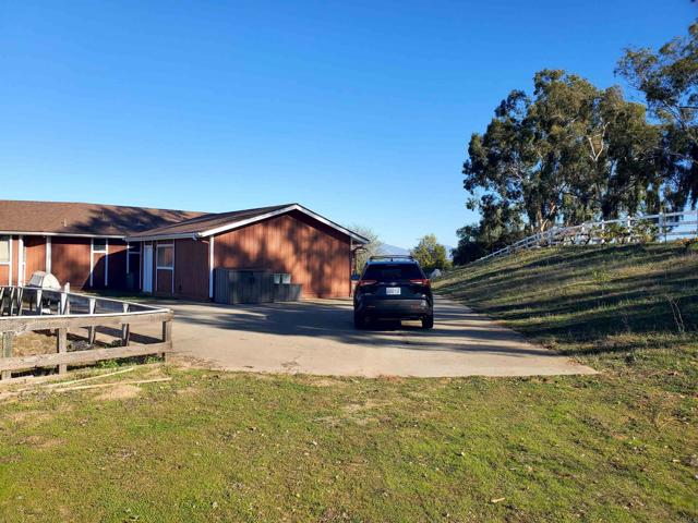 17910 Bluegrass Road, Ramona CA: https://media.crmls.org/mediaz/2259459e-d0d8-4d93-afec-19baca0a8d4d.jpg