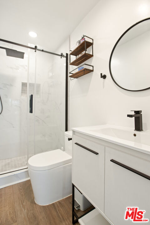 5215 Balboa Boulevard, Encino CA: https://media.crmls.org/mediaz/2259a51c-28a1-426d-8f00-d5c65c9f80d1.jpg
