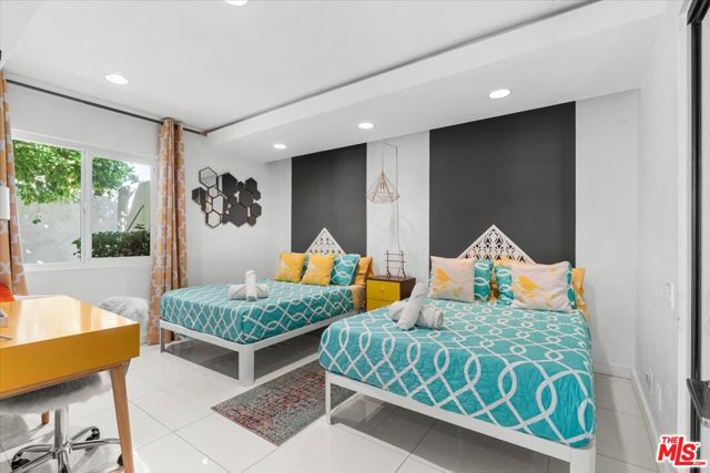 3963 E Calle San Antonio, Palm Springs, CA 92264