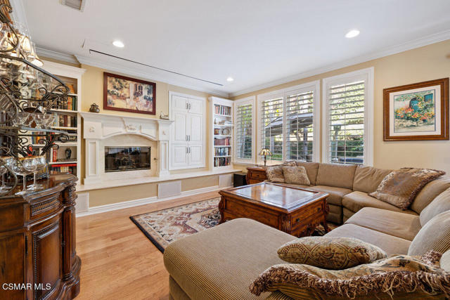 2787 Stonecutter Street, Thousand Oaks CA: https://media.crmls.org/mediaz/2259f099-4651-45e1-a6b4-9059add74bec.jpg