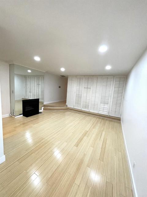 1355 North Sierra Bonita Avenue, 204 photo 16