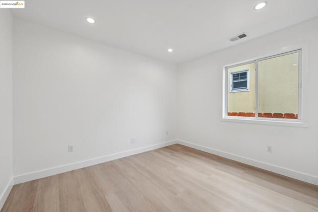 1207 Cedar St, Berkeley CA: https://media.crmls.org/mediaz/225b830c-c0eb-414b-a21e-cec78ddea472.jpg