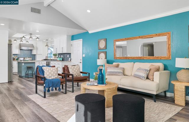 Image 7 of 43 For 23 Capistrano Ct