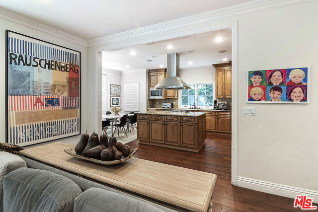 969 S Carmelina Avenue, Los Angeles CA: https://media.crmls.org/mediaz/225b9976-de06-48eb-8121-cddc2b4cebba.jpg