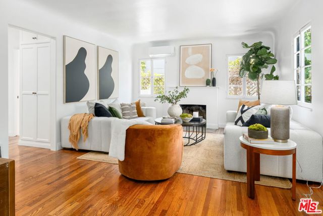 3340 Cardiff Avenue, Los Angeles CA: https://media.crmls.org/mediaz/225bd198-9afd-46ca-a820-02bedd098985.jpg