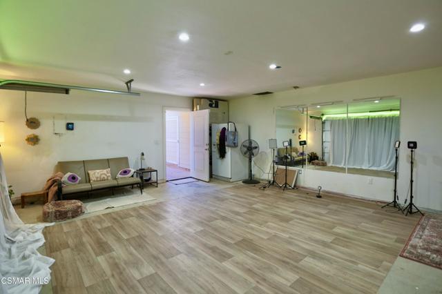 6946 Texhoma Avenue, Van Nuys CA: https://media.crmls.org/mediaz/225bd998-1414-409e-a523-f843045484bc.jpg