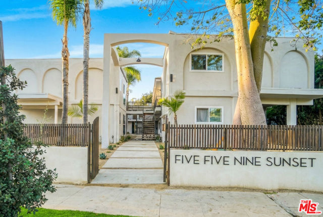559 Sunset Avenue, Venice CA: https://media.crmls.org/mediaz/225c6ec0-de22-4205-a3e7-5f03d43ff1de.jpg