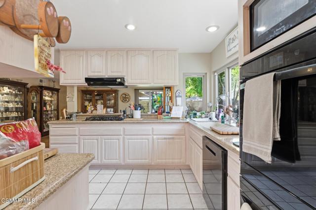 3366 Blue Ridge Court, Westlake Village CA: https://media.crmls.org/mediaz/225cacb4-dfc0-4c50-984c-0ef45500cab4.jpg