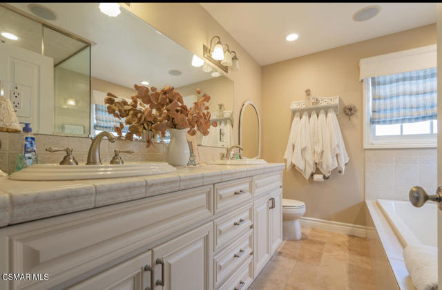 1029 Alta Vista Road, Simi Valley CA: https://media.crmls.org/mediaz/225cd149-a38e-4ff0-9379-e9e38ca1c1ad.jpg