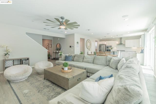 144 Scott Creek Way, Brentwood CA: https://media.crmls.org/mediaz/225db5da-7abb-482e-a016-78f0aed32ef0.jpg