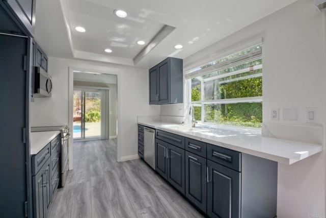 Detail Gallery Image 11 of 35 For 6428 El Perico Ln, Carlsbad,  CA 92009 - 4 Beds | 2 Baths