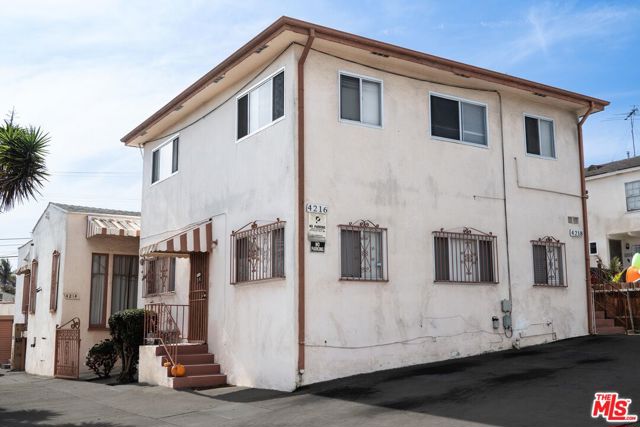 4214 W Slauson Avenue, Los Angeles CA: https://media.crmls.org/mediaz/225e7293-bec9-4bc1-9901-28224995bd21.jpg