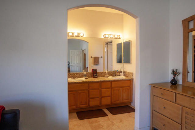 1224 Red Sea Avenue, Thermal CA: https://media.crmls.org/mediaz/225f8f91-0ad6-49e9-a43f-1eb32e085001.jpg