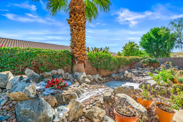 35882 Royal Sage Court, Palm Desert CA: https://media.crmls.org/mediaz/225fb513-4e96-4d0e-9046-ca3a2e2e1bf2.jpg