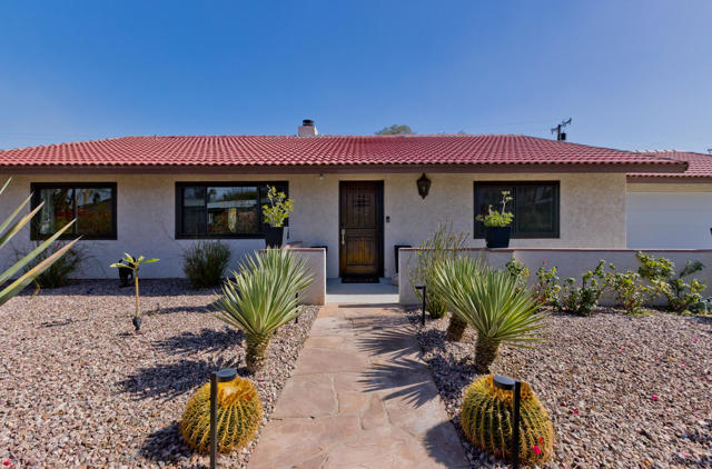 2200 E Acacia, Palm Springs CA: https://media.crmls.org/mediaz/22600e0d-5323-42f1-aad7-3aa2168a75f9.jpg