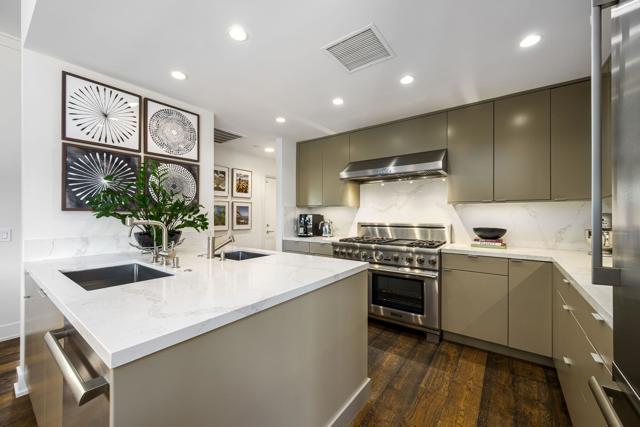 1047 Hunter Drive, Palm Springs CA: https://media.crmls.org/mediaz/22604550-2322-4efb-93e7-888a50890d58.jpg