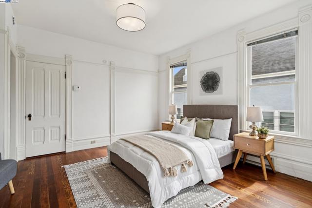 2120 Encinal Ave, Alameda CA: https://media.crmls.org/mediaz/226099c6-063c-4ada-8826-0958a3b69595.jpg