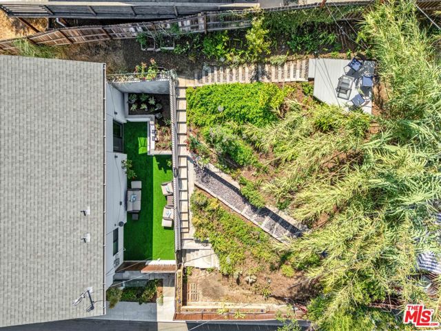 4841 Minden Place, Los Angeles CA: https://media.crmls.org/mediaz/2260a276-7c7e-4b7f-8454-6939b48db120.jpg