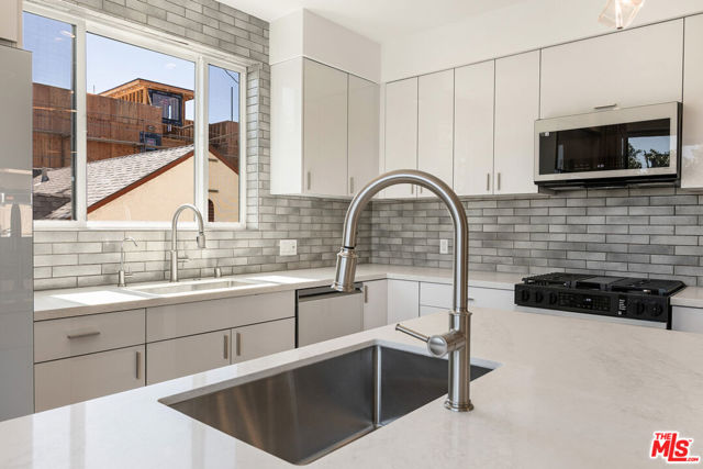 1623 S Bedford Street, Los Angeles CA: https://media.crmls.org/mediaz/226101e3-f980-40a2-950d-ef9e5df517af.jpg