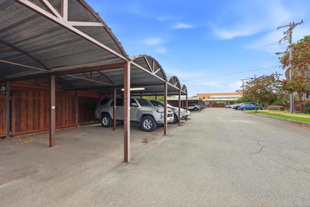 1501 37th Avenue, Oakland CA: https://media.crmls.org/mediaz/22611686-e42c-4ed0-9f0e-703edf8bd0ec.jpg