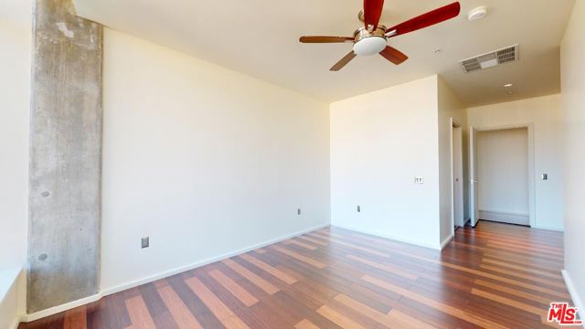 1155 S Grand Avenue, Los Angeles CA: https://media.crmls.org/mediaz/22611930-48eb-4aa1-b4f7-a3be5e8d5e56.jpg