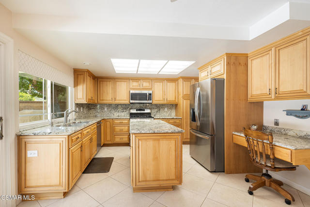 23300 Ingomar Street, Canoga Park CA: https://media.crmls.org/mediaz/22619c12-5a61-48bb-8666-dab3a6cb4117.jpg
