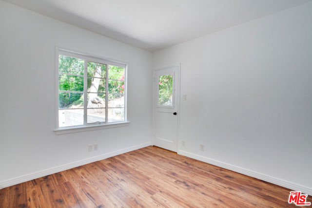 10321 Chrysanthemum Lane, Los Angeles CA: https://media.crmls.org/mediaz/2261aab8-7cc8-4d41-8434-bd6278f61e0c.jpg