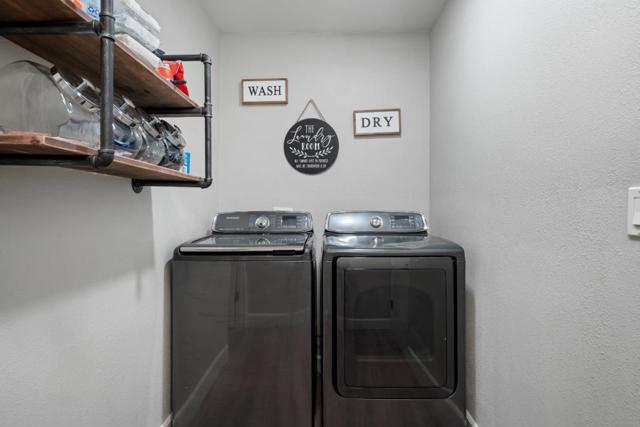 2399 Paradise Drive, Hollister CA: https://media.crmls.org/mediaz/2261cefc-3268-4991-97d5-68682291f689.jpg
