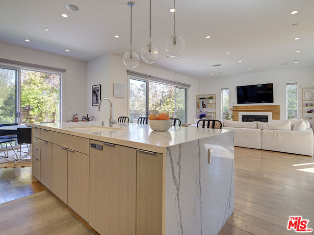 11954 Lucile Street, Culver City CA: https://media.crmls.org/mediaz/22628ad4-7f5d-40c4-8248-56c1dfc41164.jpg