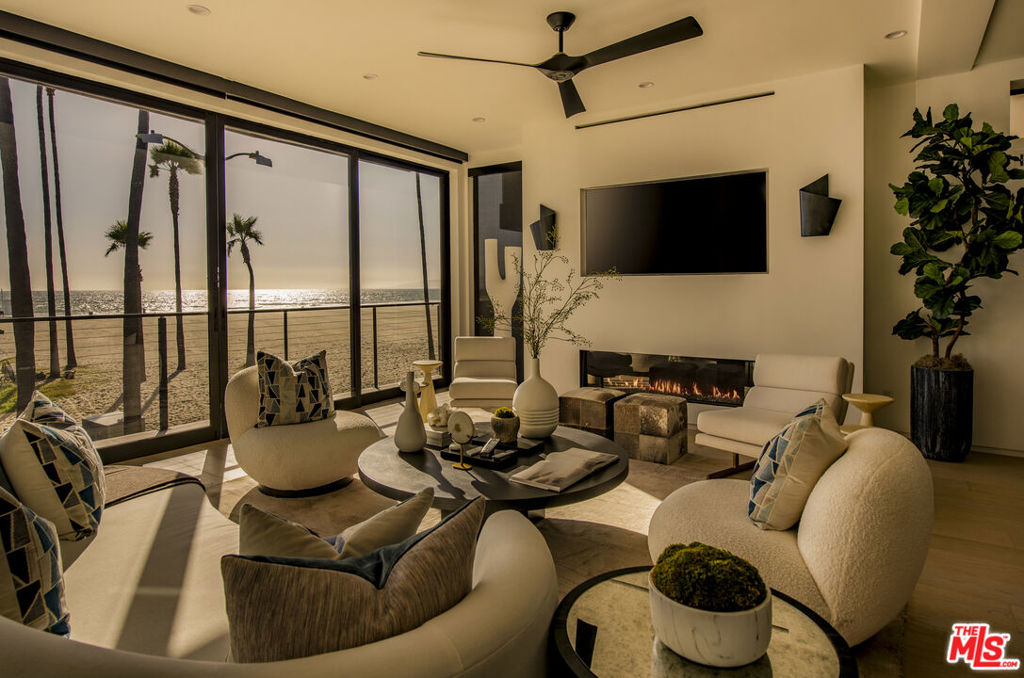 3011 Ocean Front Walk — architectural residence