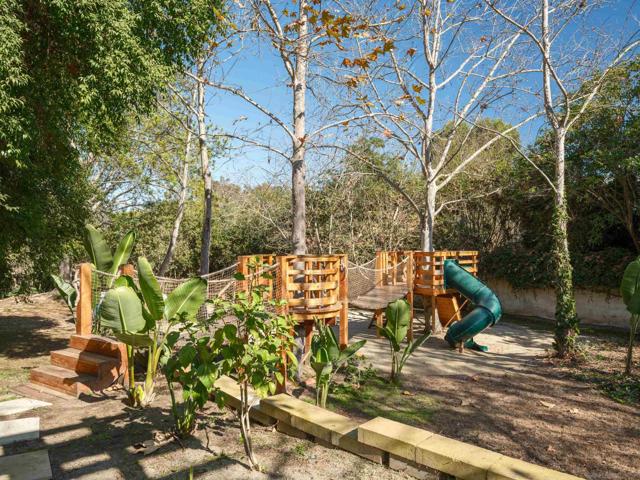 2665 Idle Hour Lane, La Jolla CA: https://media.crmls.org/mediaz/2262fdb9-c2cc-4613-a988-a502181f5c85.jpg