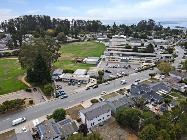 621 Monterey Avenue, Capitola CA: https://media.crmls.org/mediaz/2263537b-f1fe-43cd-9b98-9e2cda214e30.jpg