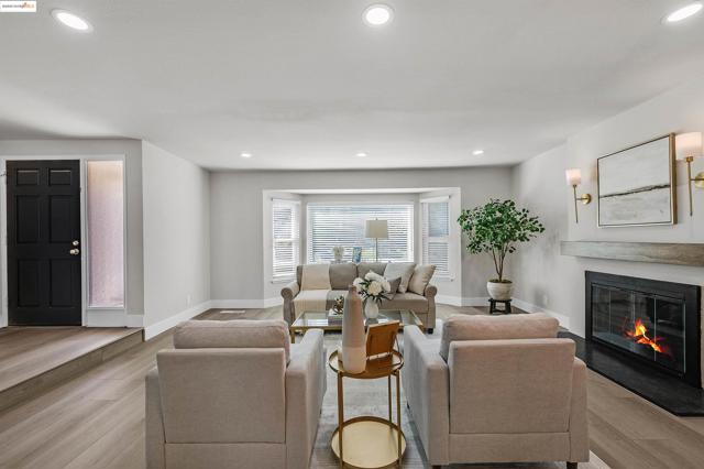 2802 Jones Gate Ct, Pleasanton CA: https://media.crmls.org/mediaz/22639e4b-837d-453f-80e7-48c1e41e420a.jpg