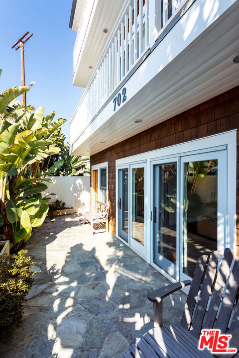 702 Pacific Ave., Venice CA: https://media.crmls.org/mediaz/22643c95-3be9-49ff-8fff-030c5da9a967.jpg