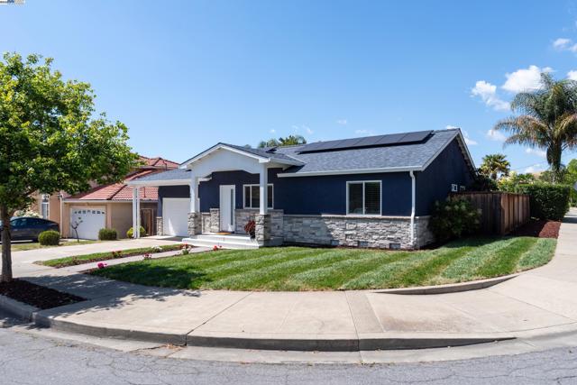 401 Emerson St, Fremont CA: https://media.crmls.org/mediaz/22649d93-4e3b-4566-8717-73d36c53ec89.jpg