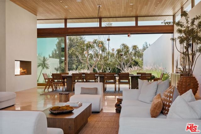 28837 Selfridge Drive, Malibu CA: https://media.crmls.org/mediaz/2264a5d0-0df0-4ab7-a19e-f5b29190604a.jpg