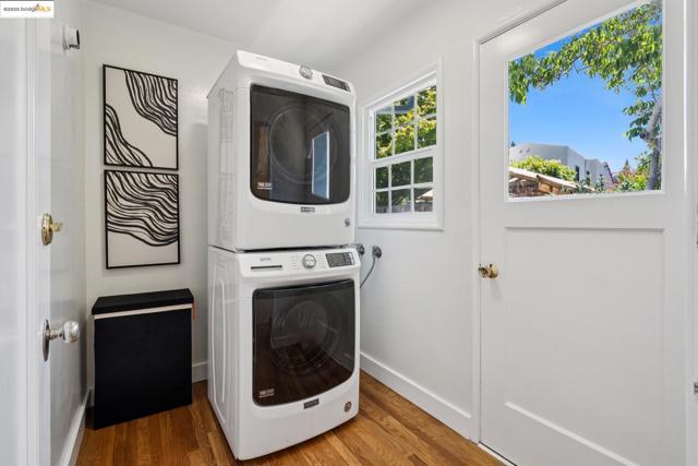 4332 Hyacinth Ave, Oakland CA: https://media.crmls.org/mediaz/2264ec0b-6de0-427b-bd5c-829b64f40286.jpg