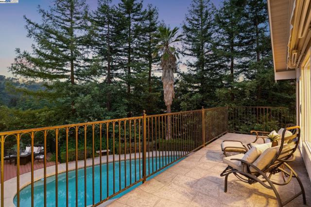 375 Montecillo Dr, Walnut Creek CA: https://media.crmls.org/mediaz/226532c6-47e6-44d1-ac4d-c7351011b8db.jpg
