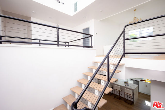 21329 Mulholland Drive, Woodland Hills CA: https://media.crmls.org/mediaz/22663cbe-4f67-4382-9cd5-d9a7d8e8387d.jpg